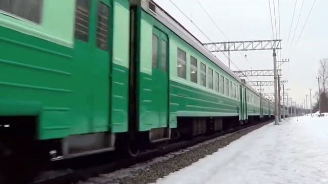 Электропоезд ЭД4М-0067 в зелёно-салатовой окраске