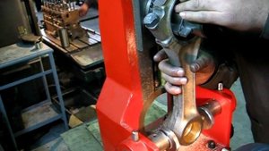 Закрепление шатуна для расточки втулки 001 xvid