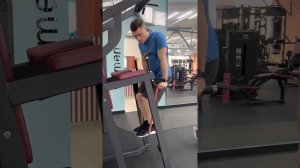 Отжимания на брусьях с резиной