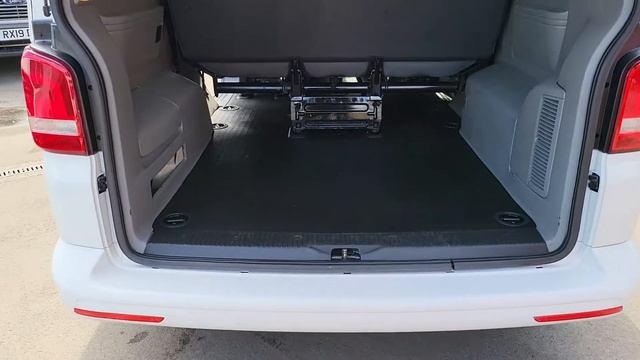 VW TRANSPORTER SHUTTLE 9 SEAT LWB 2.0 TDi смотреть онлайн