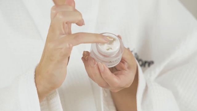 AHAVA's Natural Skin Care Regimen | SkinStore смотреть онлайн