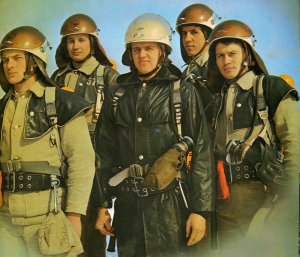 Показываю, какая была униформа у пожарных в СССР