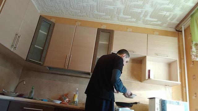 Приготовление Вкуснейшего гарнира "Макароны с печенью и красным луком"