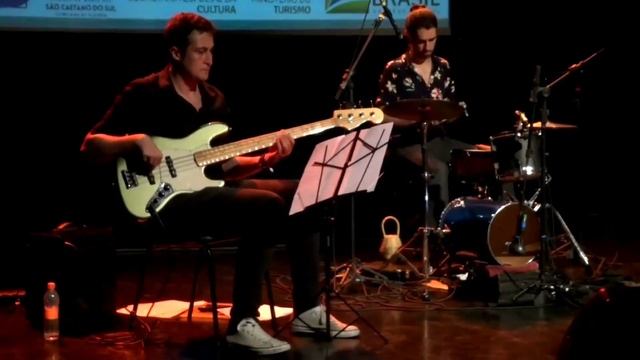 CAPOEIRA MATA UM - BERIMBAU - CLÁUDIO CAMPOS - JACKSON DO PANDEIRO смотреть онлайн