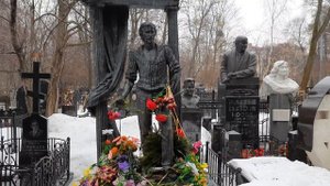 Могила актера Леонида Филатова