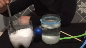 Соль кристаллизируется прямо на глазах! Простой опыт!