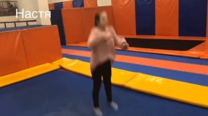 СЛОМАЛА НОГУ НА БАТУТАХ | Nastya Gulyaeva