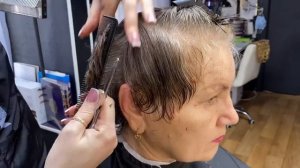 Из БАБУШКИ 60+ в МОЛОДУЮ ЖЕНЩИНУ \ Короткая женская стрижка \ Объемная стрижка в домашних условиях