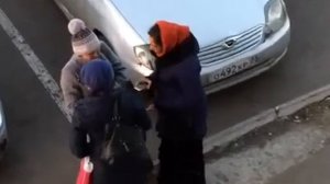 Цыганка продает телефон.  Улан Удэ