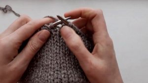 Классная шапка спицами. Быстро и просто связать. Пряжа меланж.