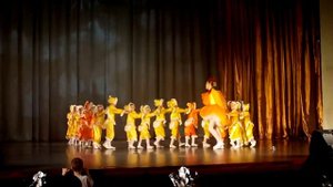 Танец "Веселые цыплята" (подготовительная студия ансамбля "Ритмы века").