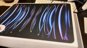 Распаковка iPad Pro 12,9 шестого поколения на 256 гигабайт