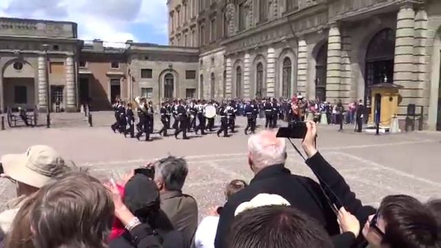 Stockholm. Royal Palace_ Changing of the Guard.mp4