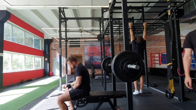 Жим штанги лежа на горизонтальной скамье смотреть онлайн