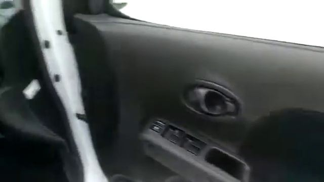 Nissan Cube черный велюровый салон