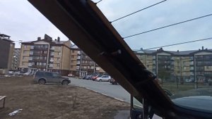 Полка багажника Лада 4х4 Нива поднимается вместе с третьей дверью. Простейшая доработка.