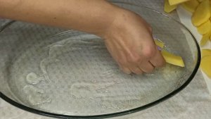 ЗАПЕКАНКА ИЗ КАРТОФЕЛЯ С ГРИБАМИ–это аппетитное и сочное блюдо.