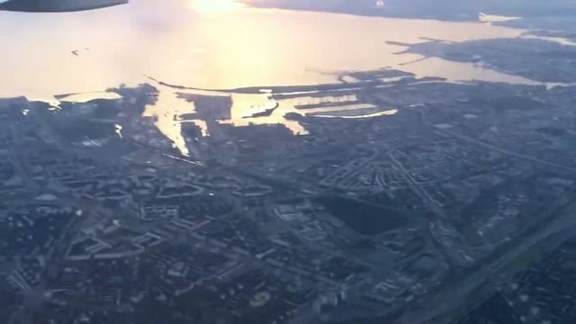 Заход в Пулково над Питером смотреть онлайн