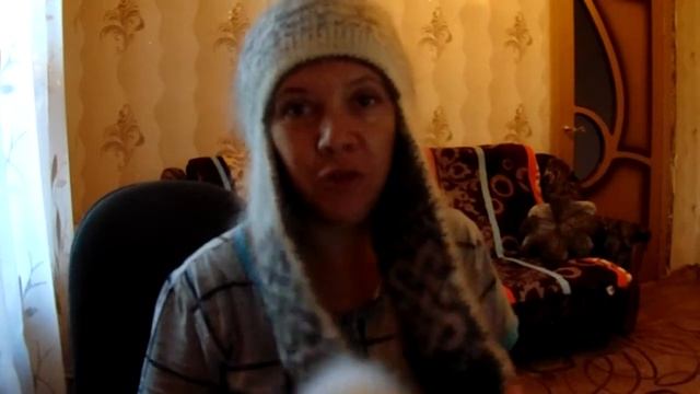 Вязанные шапки из козьего пуха с меховыми помпонами смотреть онлайн