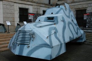 Кубусь — польский импровизированный лёгкий бронеавтомобиль .
