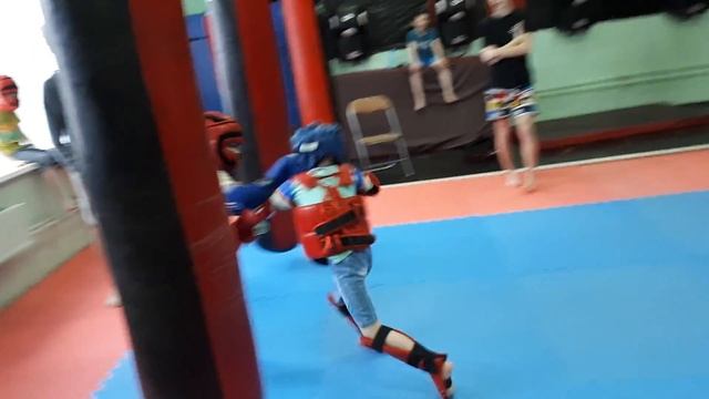 тайский бокс, тренировочный спарринг. Киселев Давид и Воробьев Кирилл смотреть онлайн