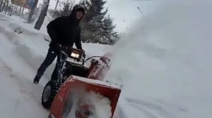 Уборка снега трехступенчатым снегоуборщиком Wolf Garten Expert 76130 HD