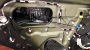 Установка шумоизоляции на Mitsubishi Outlander. Главные плюсы - уют и комфорт внутри машины