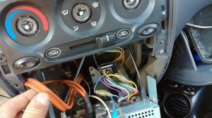 Установка сабвуфера в Дэо Матиз