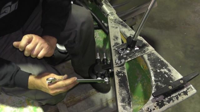 Installing a water separating fuel filter in a boat смотреть онлайн