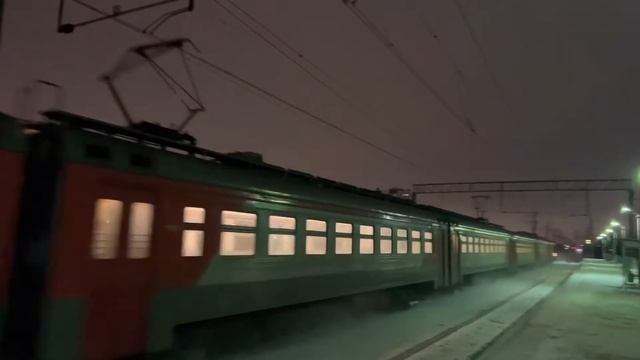 Долгогудящая! Уже не работает! Электропоезд ЭТ2 - 003 пролетает пл.Сосновая Поляна