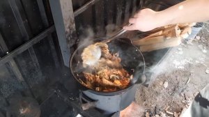 Деревенский ПЕТУХ с картошечкой в казане на костре