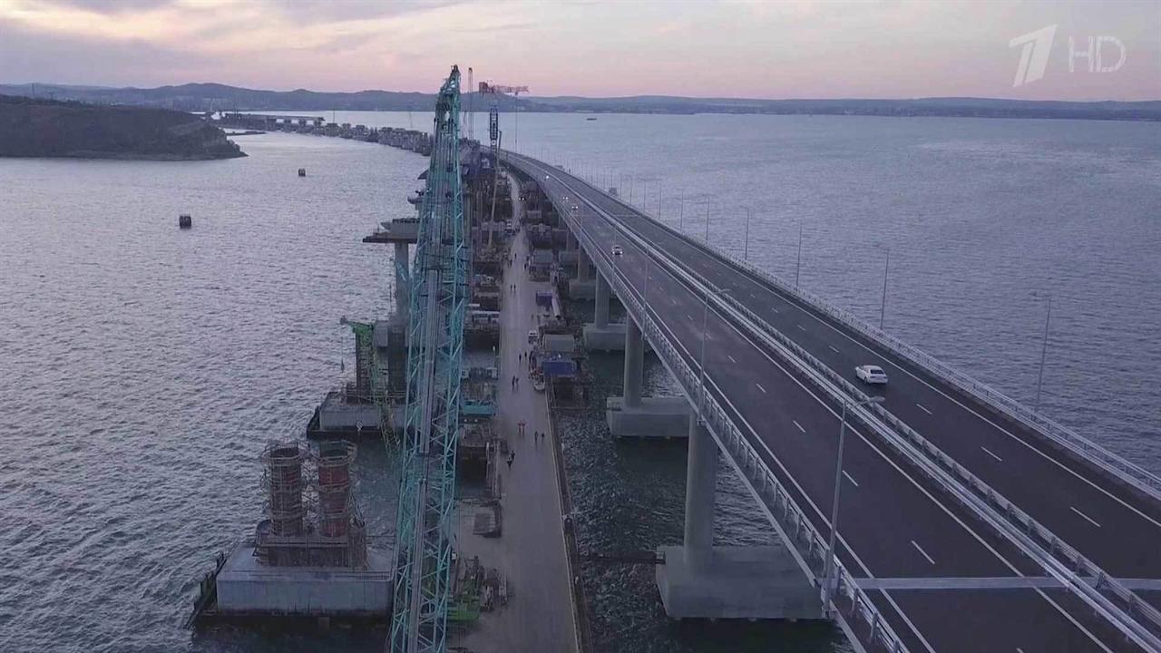 крымский мост игорь корсаков сегодня. пролет моста. битва за крымский мост. крымский мост сегодня корсаков. крымский мост на белом фоне.