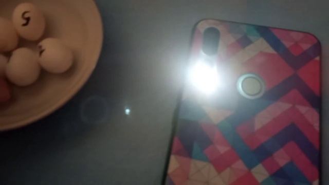 Проверка яиц попугаев неразлучников на оплод / Просвечивание / Будут птенцы! смотреть онлайн