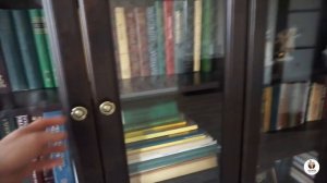 Книжный шкаф из массива дерева