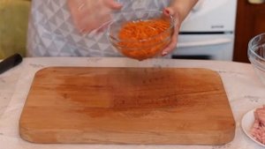 Салат с ветчиной и ананасом и корейской морковью