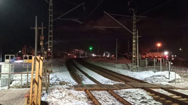 На высокой скорости летит ЭП2д современная Российская электричка Лобня-Одинцово по расписанию смотреть онлайн