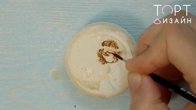Расписной макарунс с ангелом на Рождество и крестины