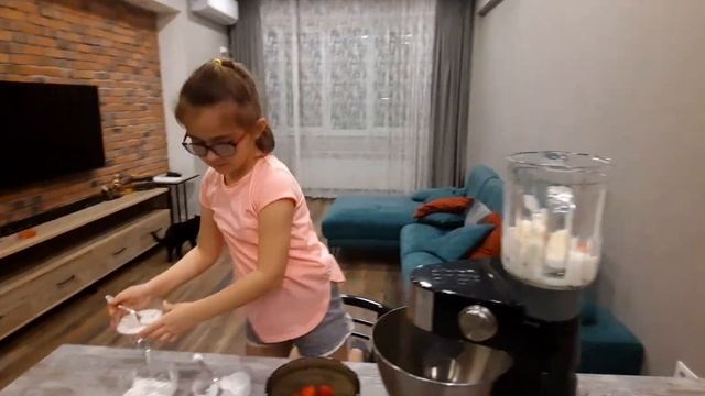 Как сделать милкшейк / How to make a milkshake