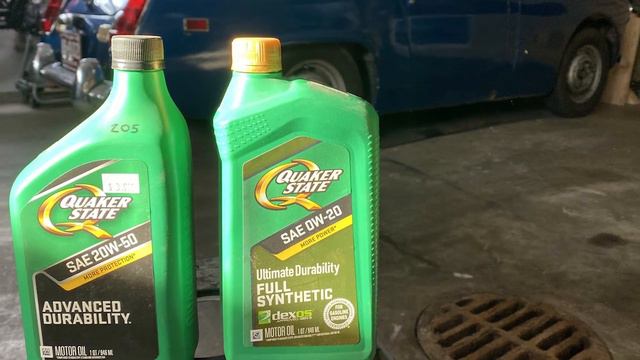 The Difference Between Synthetic and Conventional Oil - Who's Doing It Better? смотреть онлайн