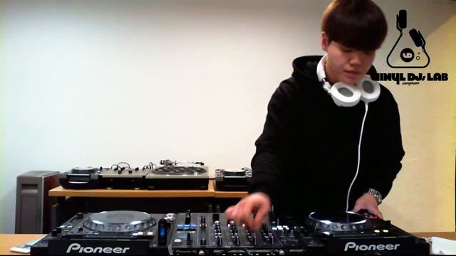 Vinyl Tv On Air DJ JuneNine DJ Set PM 5 - 6 (KOR) смотреть онлайн