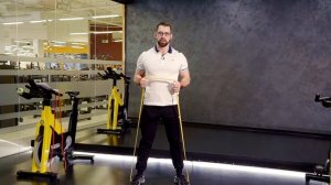 Приседание с ленточным эспандером