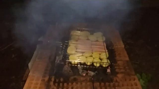 Приготовление еды на мангале на Пасху смотреть онлайн