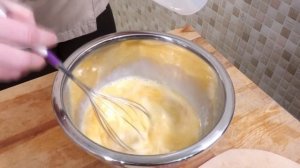 Как приготовить вкусный, пышный Омлет с куриной грудкой и луком.  Простой, сытный и вкусный завтрак