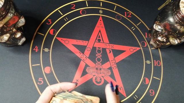 Гадание на Таро и Воске: Его чувства...Чего он хочет? Что он скрывает?