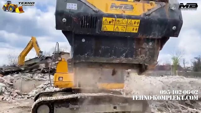 Дробильный ковш MB Crusher BF80.3, Сербия, снос здания. Кирпич. смотреть онлайн