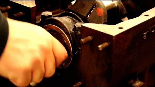 Willys L 134 Crankshaft and Rear Main Seal Install, Checking End Play смотреть онлайн