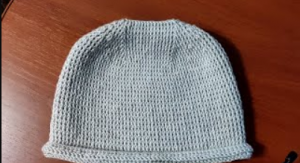 ШАПКА БИНИ крючком.  Шапочка для начинающих, подробное видео. (720p).mp4