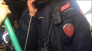 Контролёры напали на пассажира из-за социальной карты, сломали камеру
