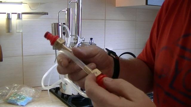 Подключаю самогонный аппарат к крану с водой смотреть онлайн