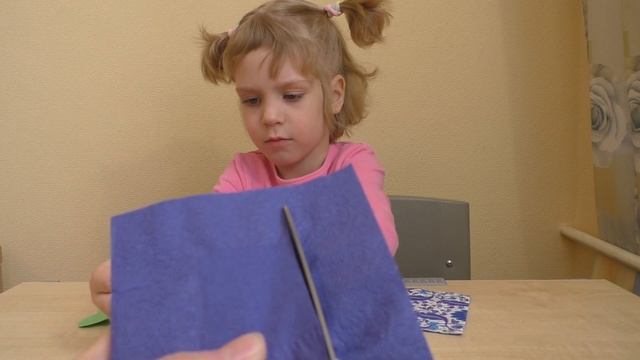 Сирень. Аппликация из цветной бумаги и салфеток. Весенние поделки в детском саду и школе. смотреть онлайн